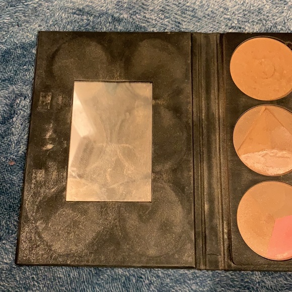 Ofra on the glow highlighter/bronzer palette - Picture 12 of 12